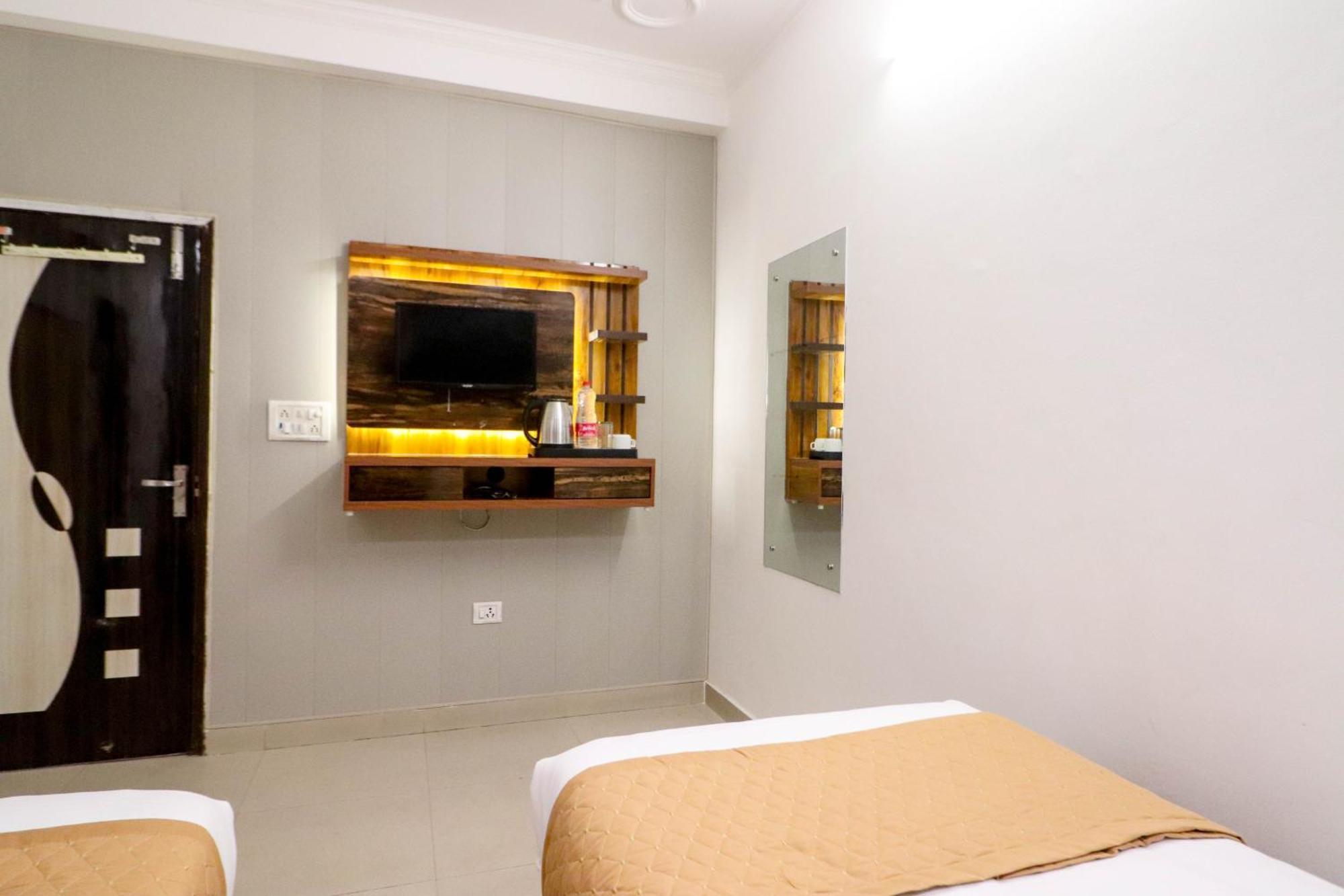 Hotel Stay Villa Delhi Airport นิวเดลี ภายนอก รูปภาพ